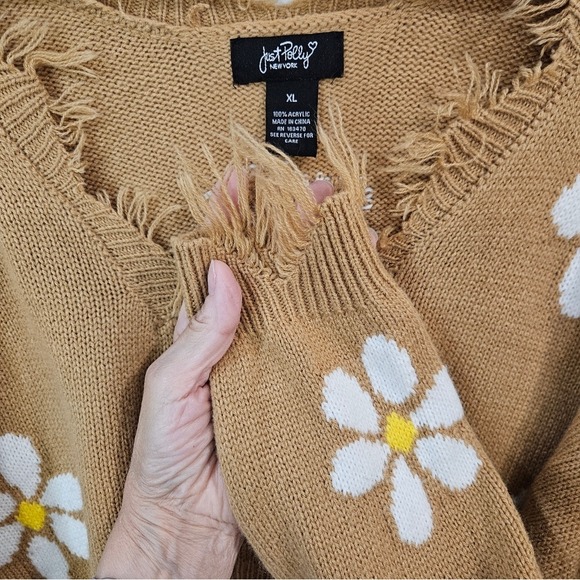 Cropped Slouchy V Neck Sweater Distressed Daisy Fringed Festival Beachy - Picture 4 of 10